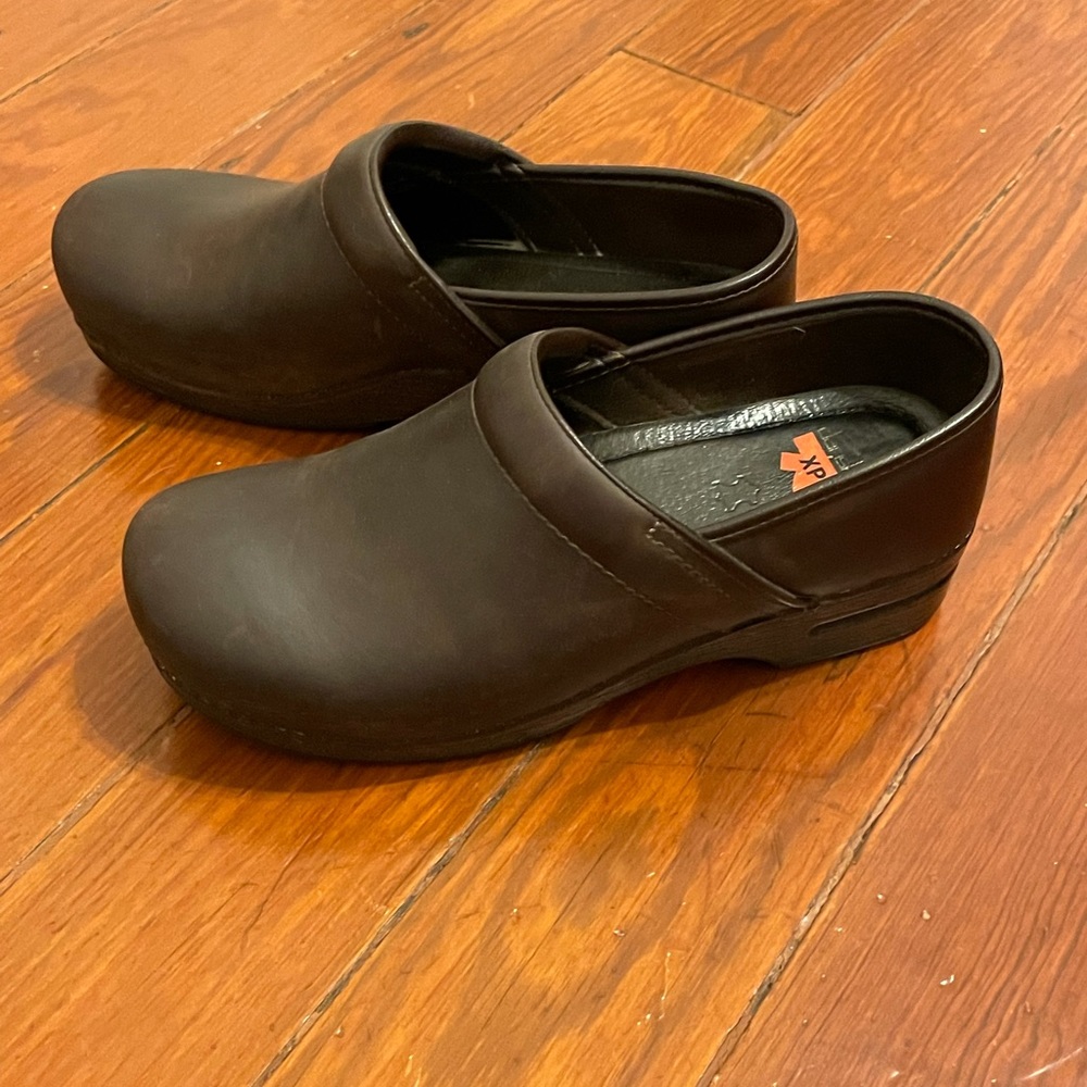Mens dansko XP brown clog